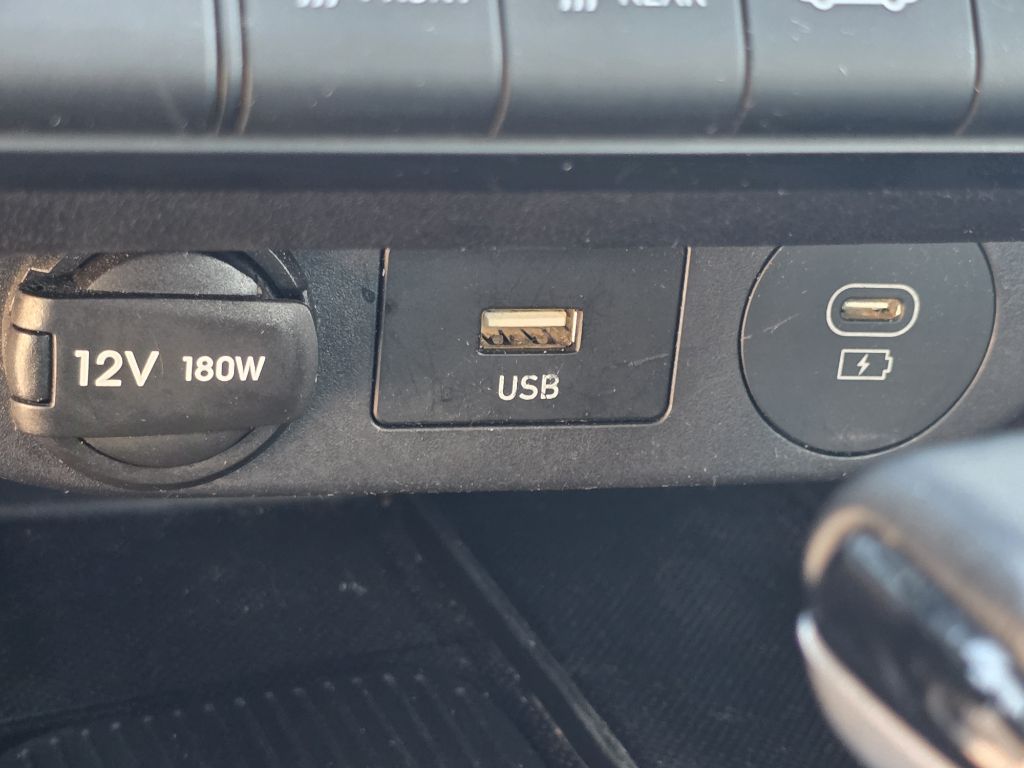 Photo 30 of this HYUNDAI ELANTRA