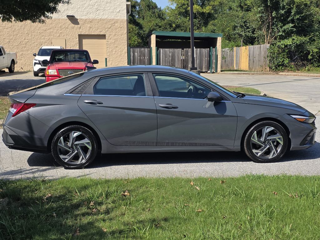 Photo 6 of this HYUNDAI ELANTRA