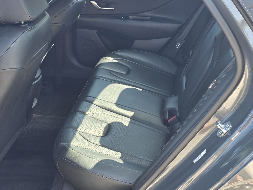 Photo 15 of this HYUNDAI ELANTRA