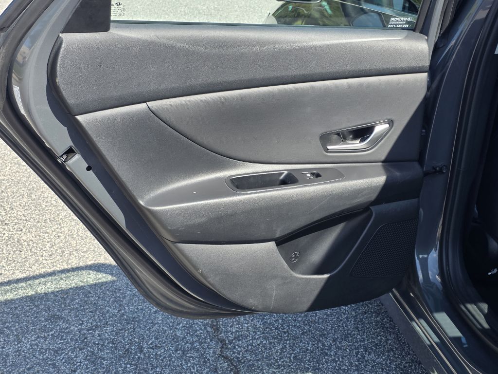 Photo 14 of this HYUNDAI ELANTRA