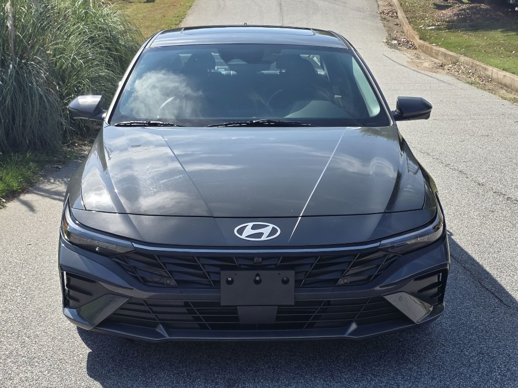 Photo 8 of this HYUNDAI ELANTRA