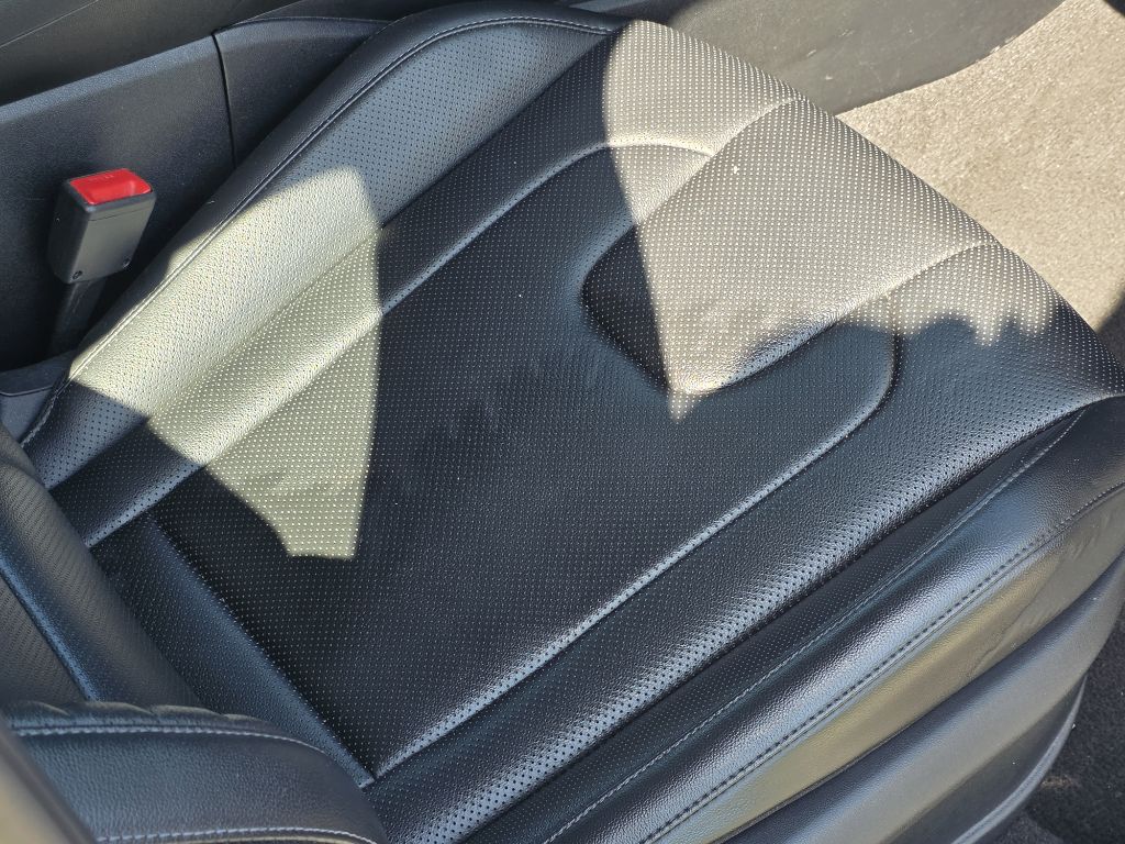 Photo 21 of this HYUNDAI ELANTRA