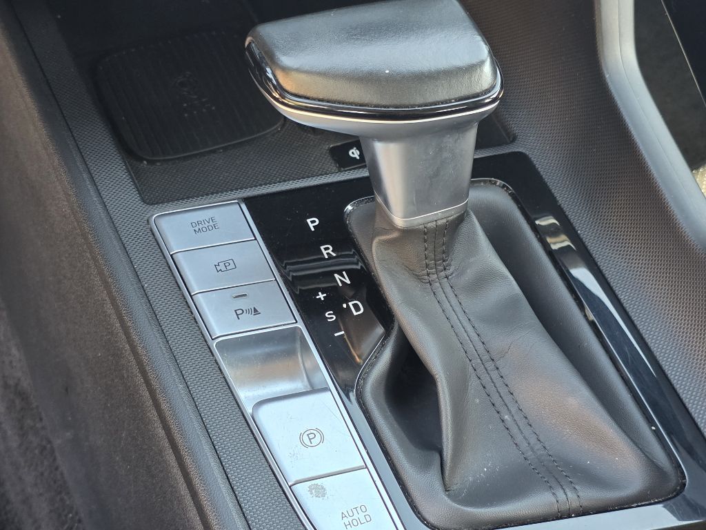 Photo 31 of this HYUNDAI ELANTRA