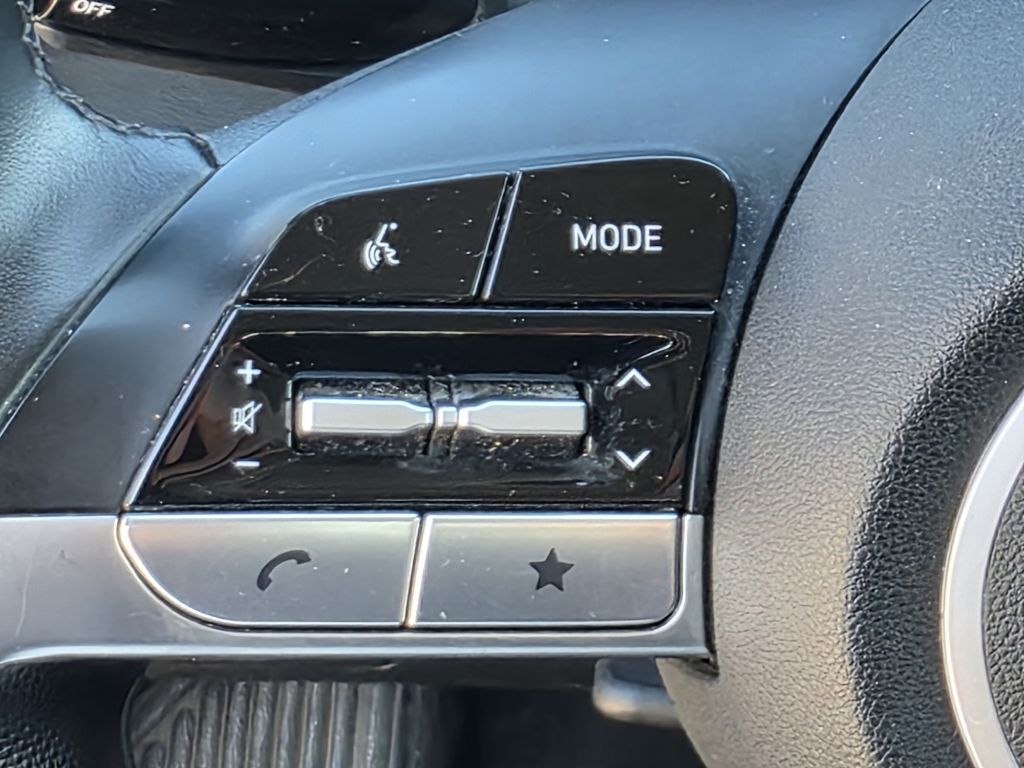 Photo 26 of this HYUNDAI ELANTRA