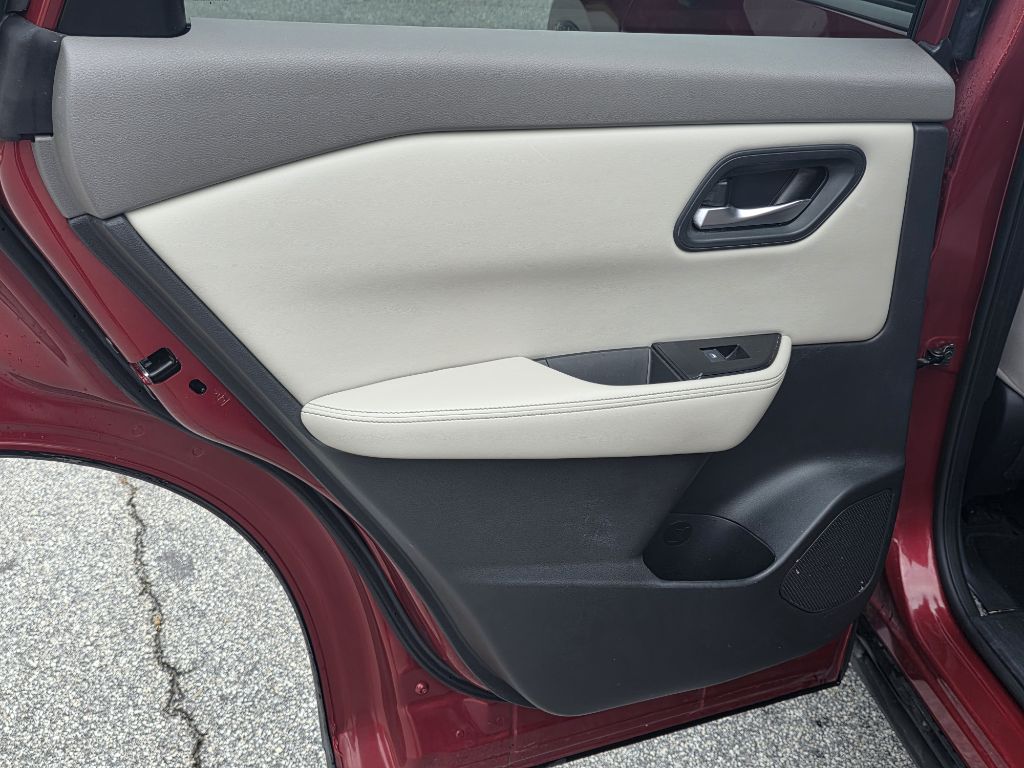 Photo 14 of this NISSAN ROGUE