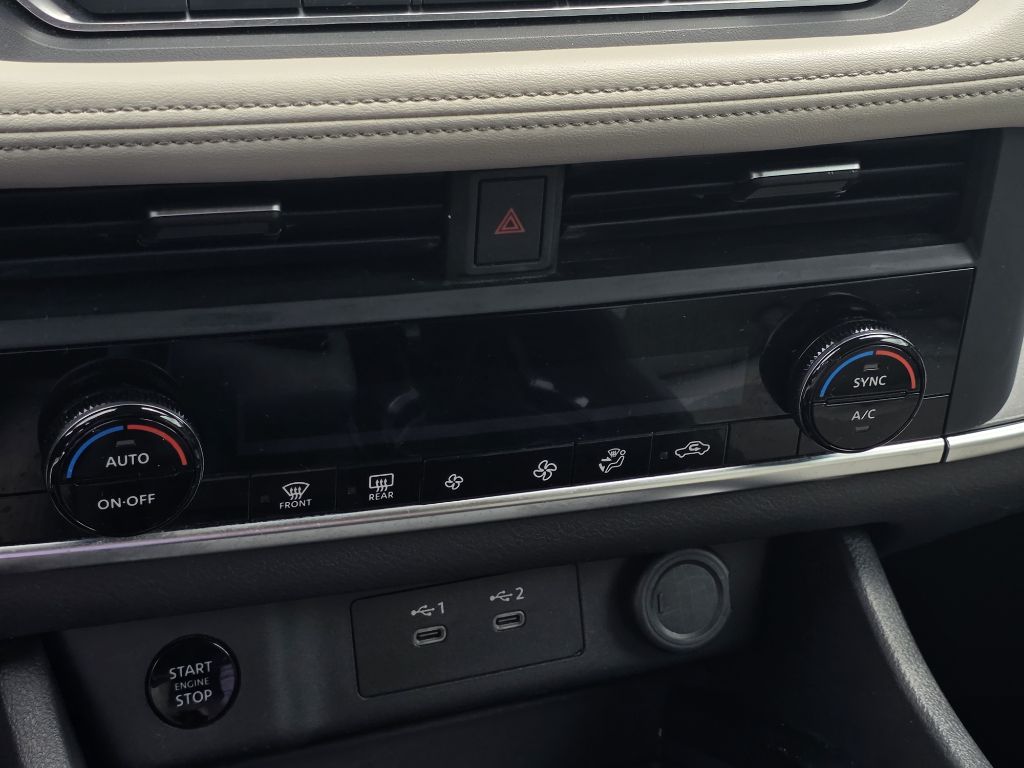 Photo 28 of this NISSAN ROGUE