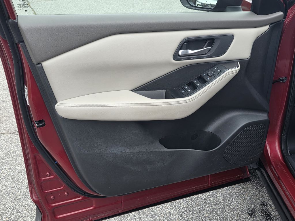 Photo 9 of this NISSAN ROGUE