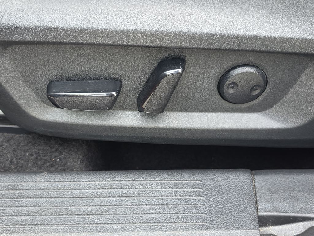 Photo 11 of this NISSAN ROGUE