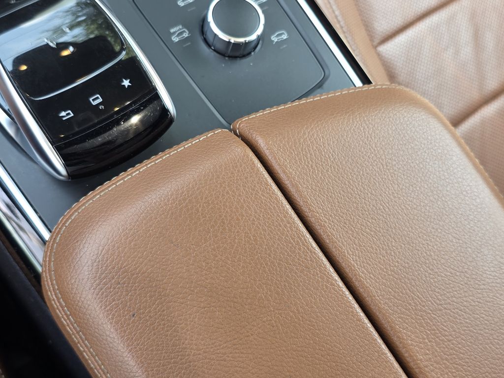 Photo 34 of this MERCEDES-BENZ GLS