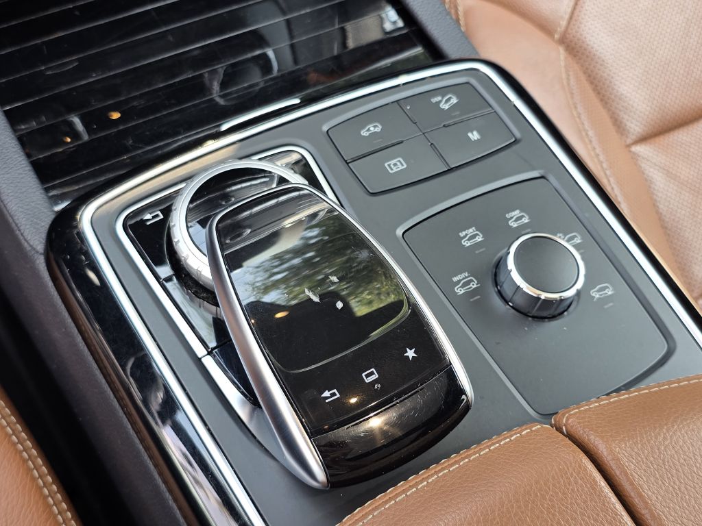 Photo 33 of this MERCEDES-BENZ GLS