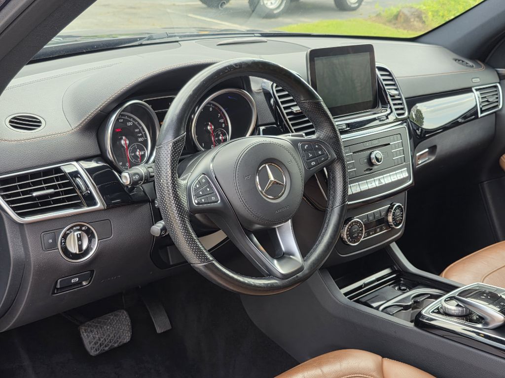 Photo 12 of this MERCEDES-BENZ GLS