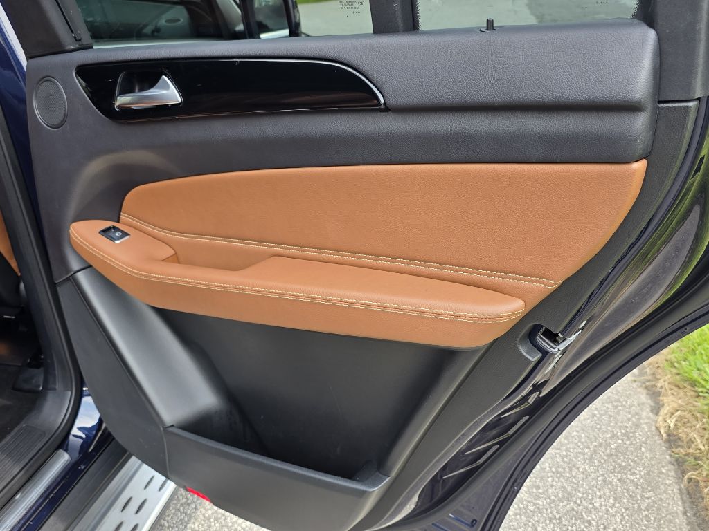 Photo 18 of this MERCEDES-BENZ GLS