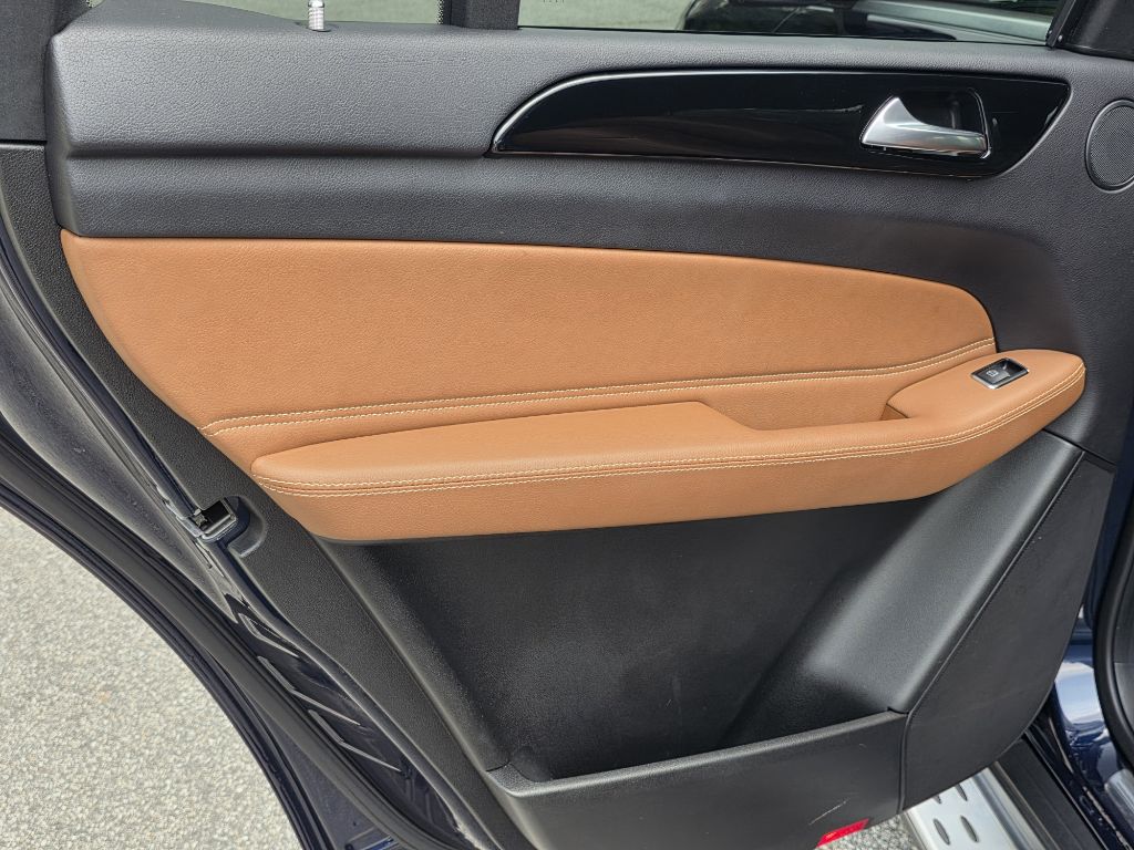 Photo 14 of this MERCEDES-BENZ GLS
