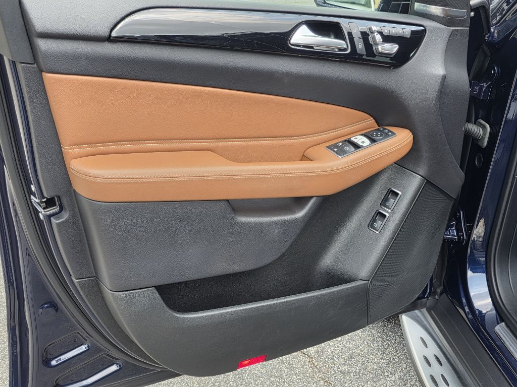 Photo 9 of this MERCEDES-BENZ GLS