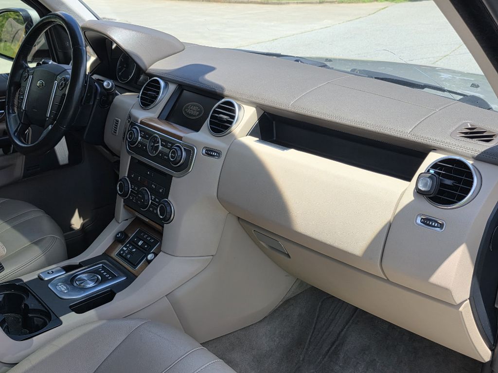Photo 24 of this LAND ROVER LR4