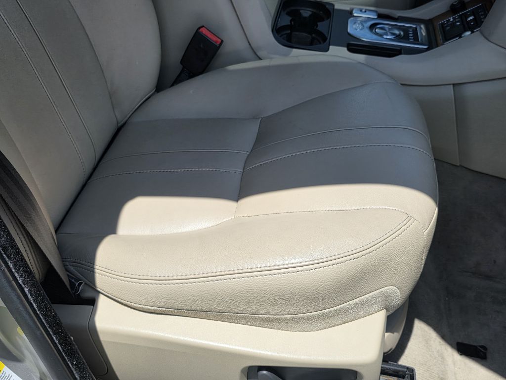 Photo 23 of this LAND ROVER LR4
