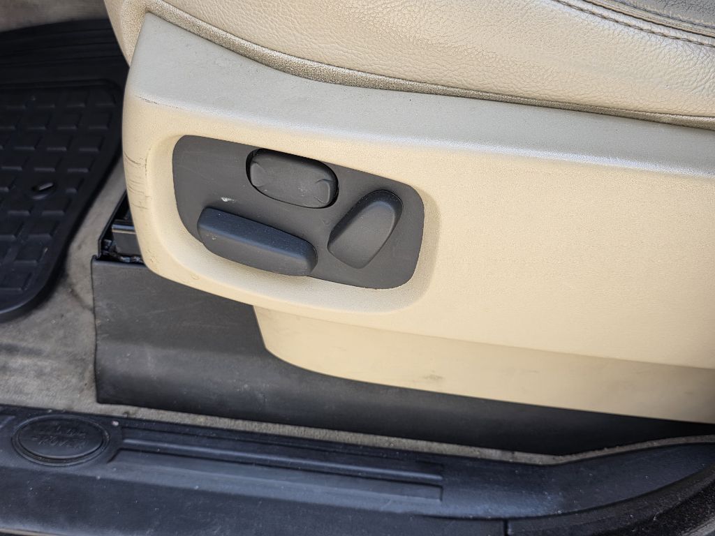 Photo 11 of this LAND ROVER LR4