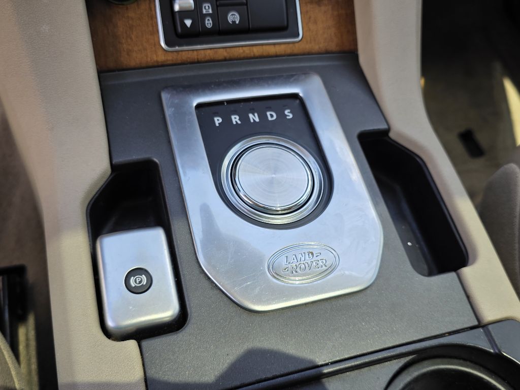 Photo 33 of this LAND ROVER LR4