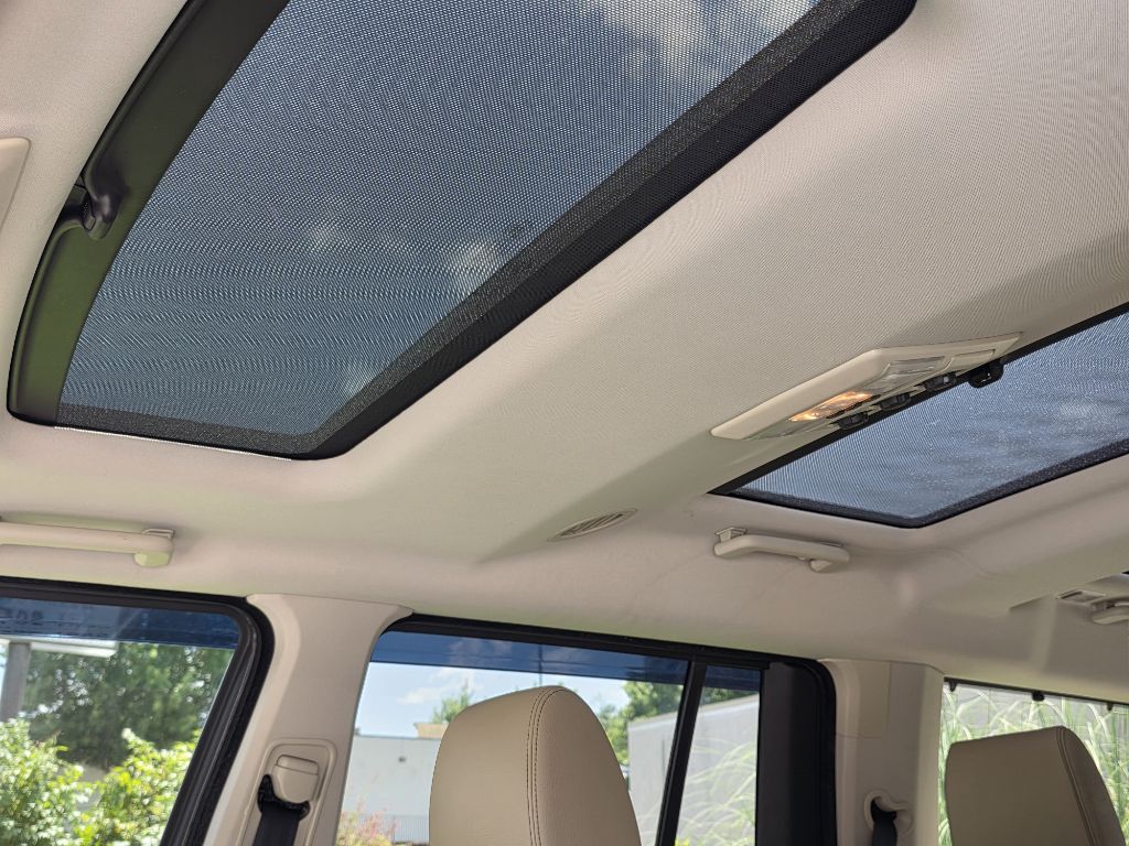 Photo 14 of this LAND ROVER LR4