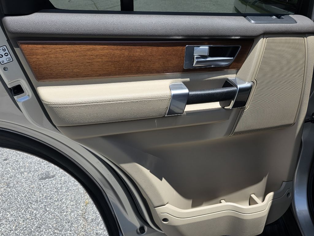 Photo 15 of this LAND ROVER LR4