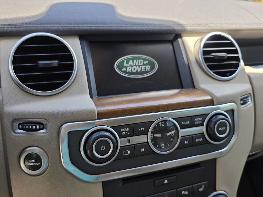 Photo 30 of this LAND ROVER LR4