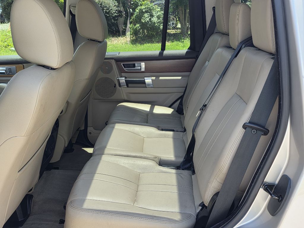 Photo 16 of this LAND ROVER LR4