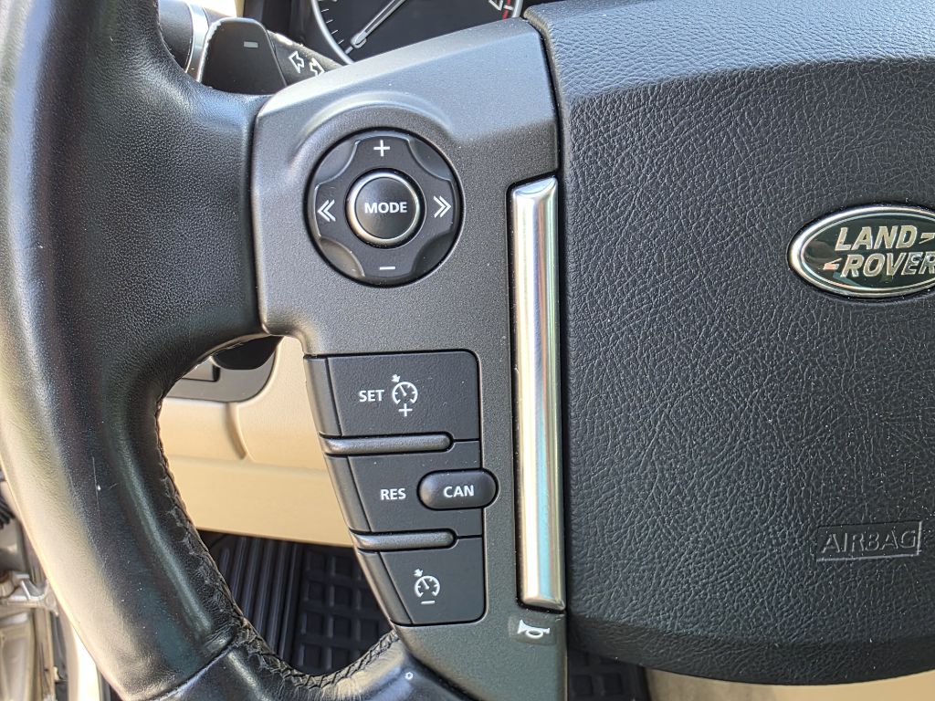 Photo 28 of this LAND ROVER LR4
