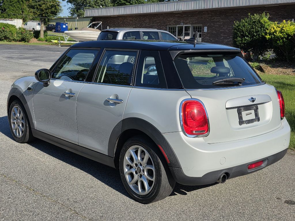 Photo 3 of this MINI COOPER