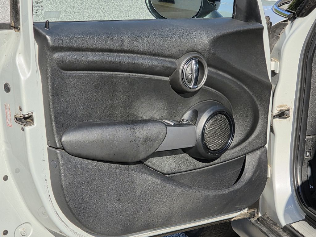 Photo 9 of this MINI COOPER