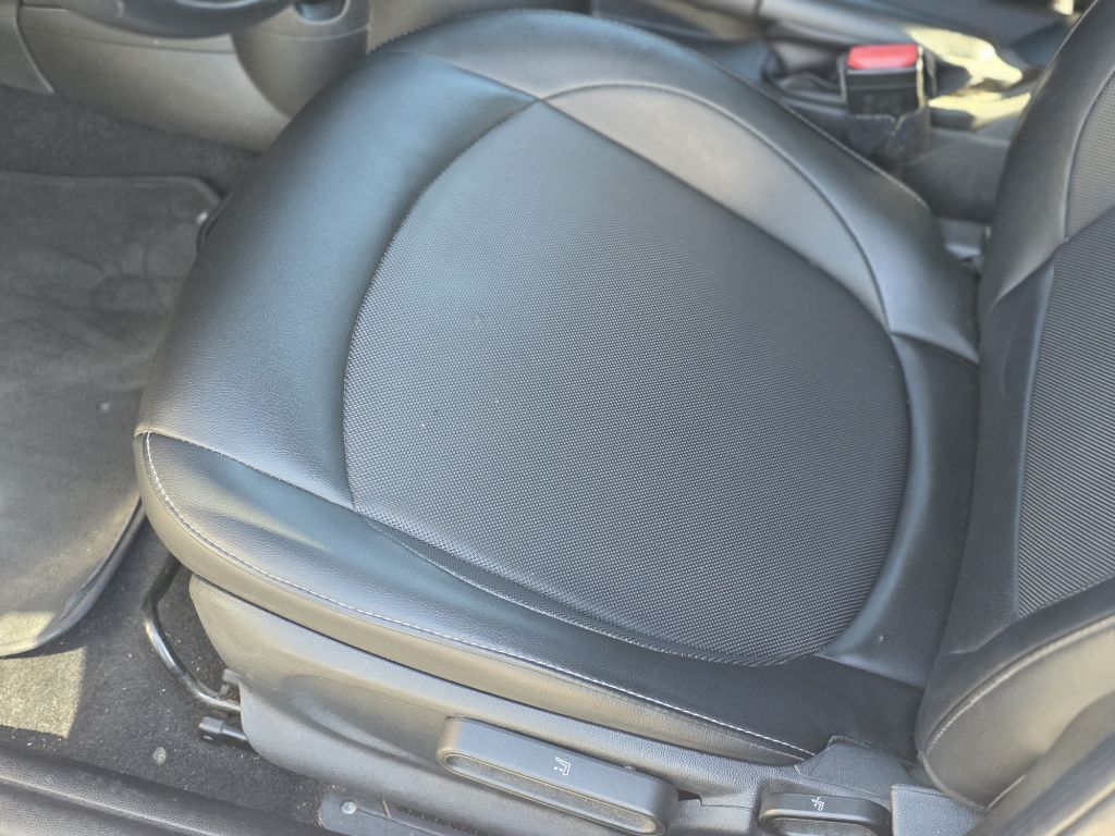 Photo 11 of this MINI COOPER