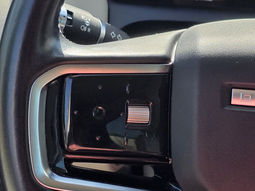 Photo 28 of this LAND ROVER DISCOVERY SPORT