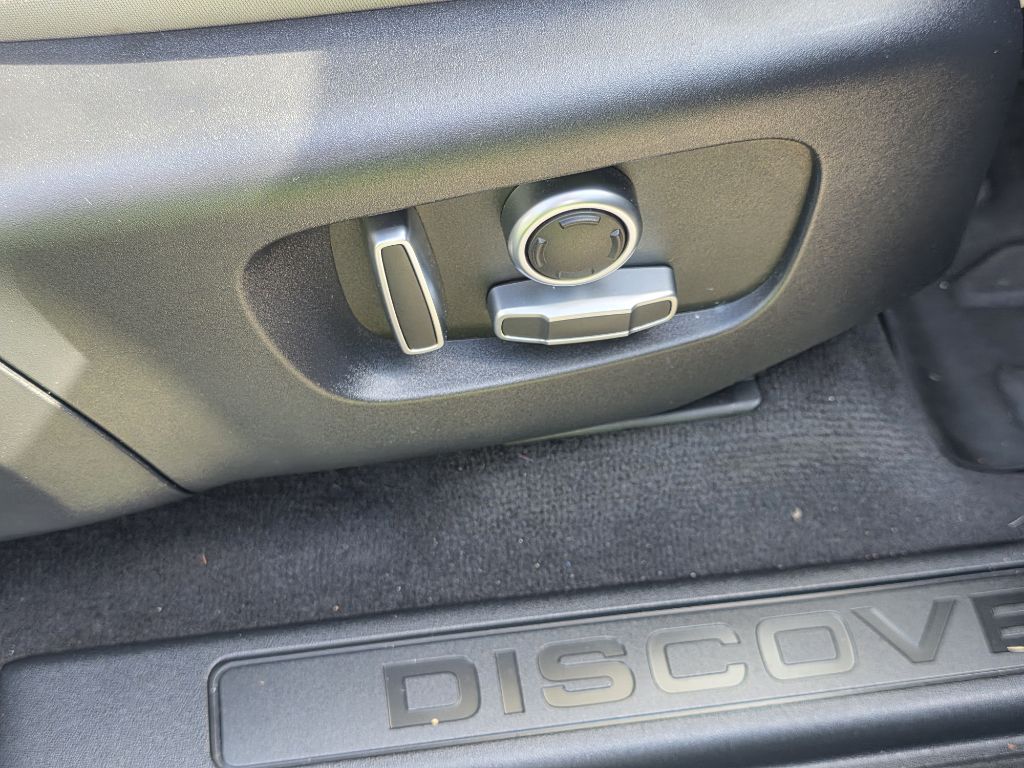 Photo 22 of this LAND ROVER DISCOVERY SPORT