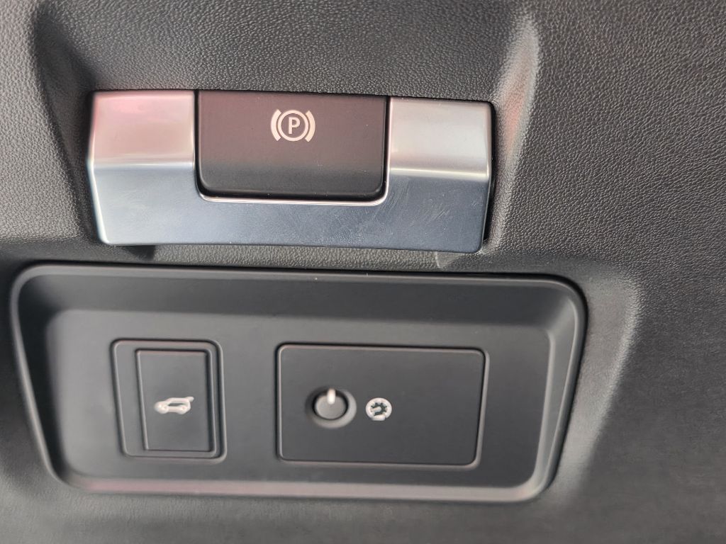 Photo 26 of this LAND ROVER DISCOVERY SPORT