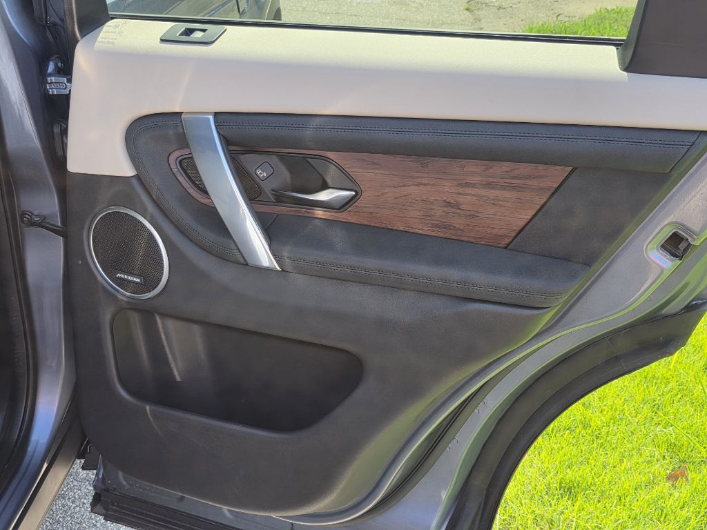 Photo 21 of this LAND ROVER DISCOVERY SPORT