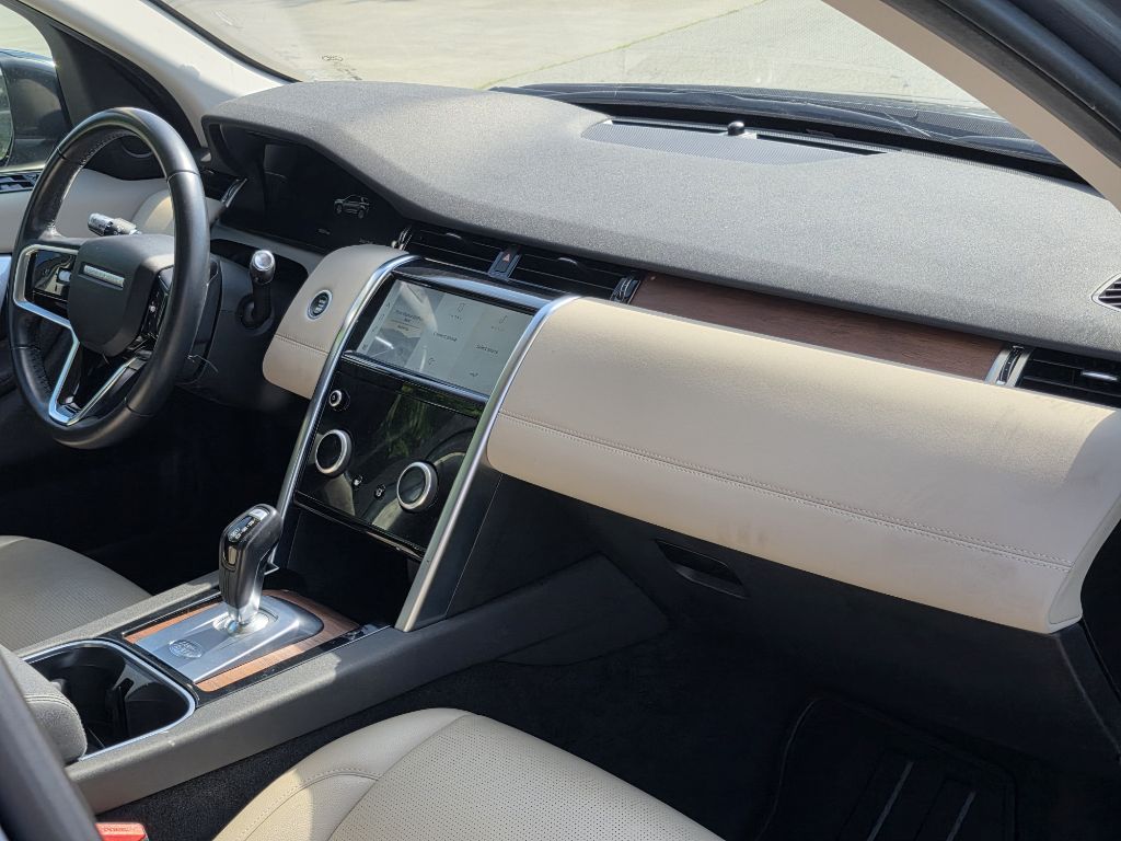 Photo 24 of this LAND ROVER DISCOVERY SPORT