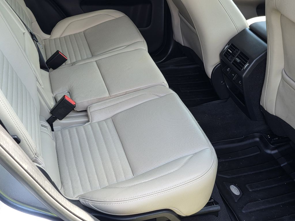 Photo 19 of this LAND ROVER DISCOVERY SPORT