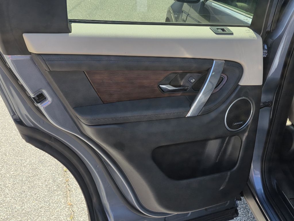 Photo 15 of this LAND ROVER DISCOVERY SPORT