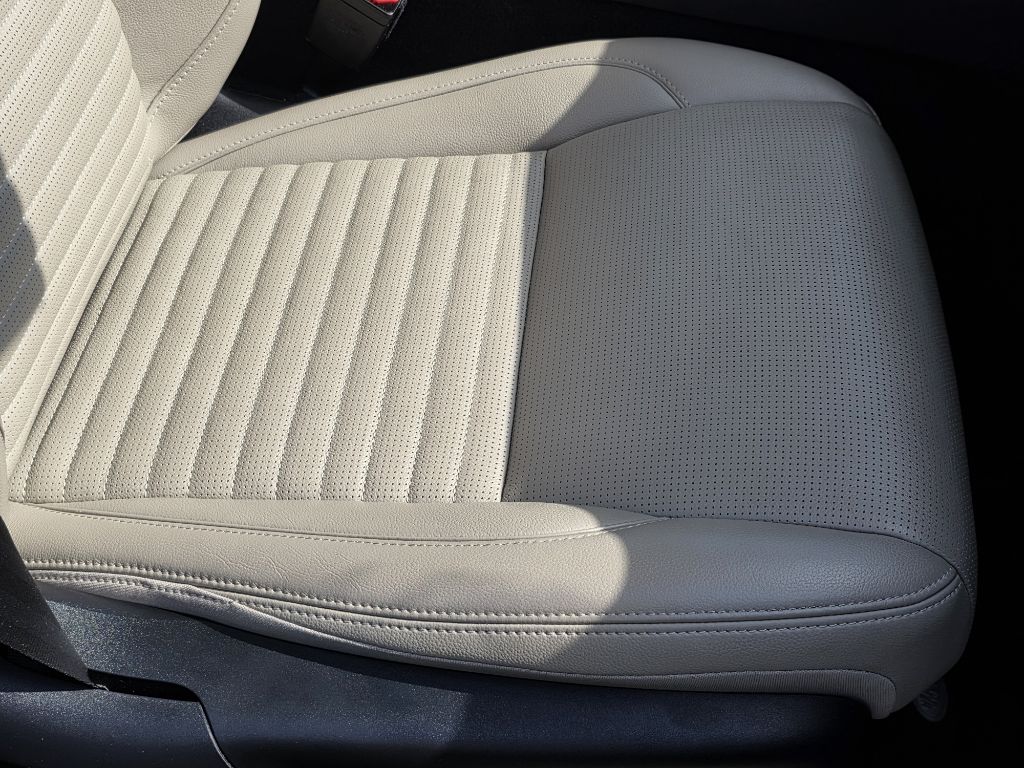 Photo 23 of this LAND ROVER DISCOVERY SPORT