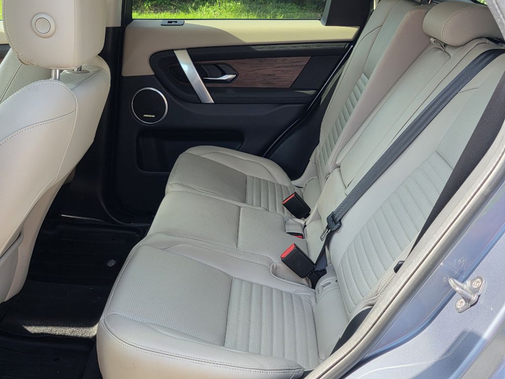 Photo 16 of this LAND ROVER DISCOVERY SPORT