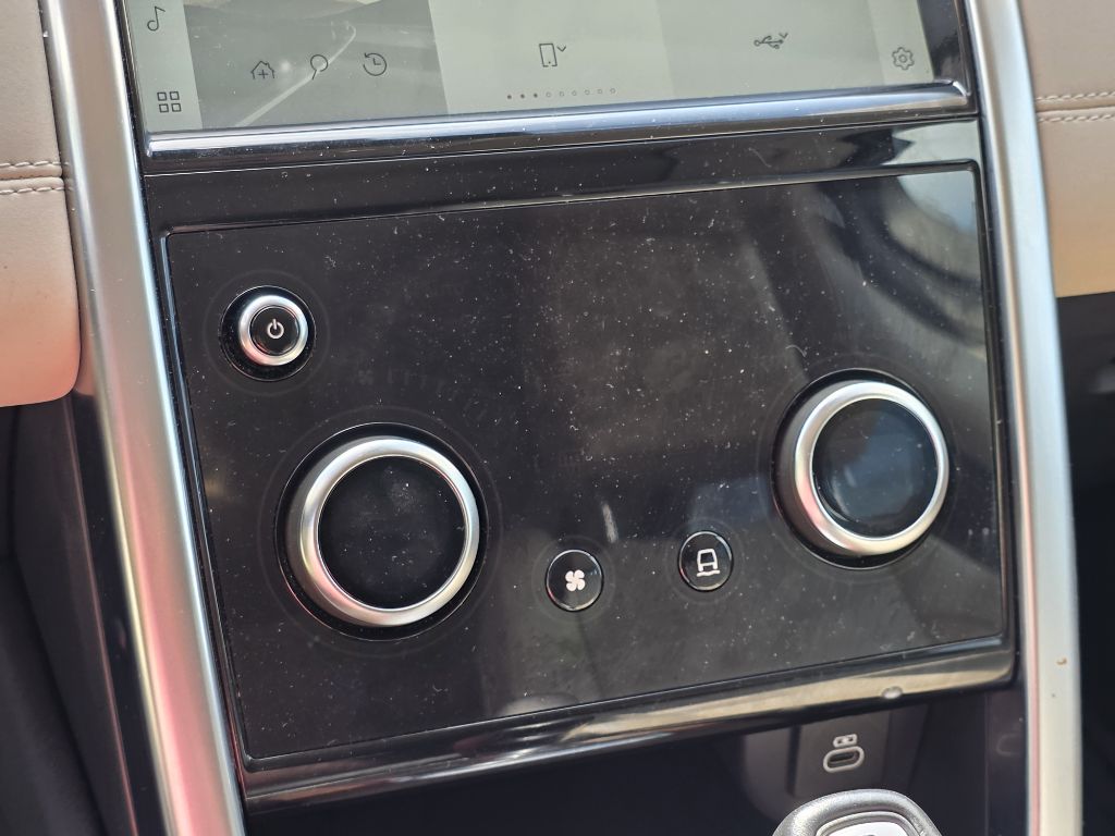 Photo 32 of this LAND ROVER DISCOVERY SPORT
