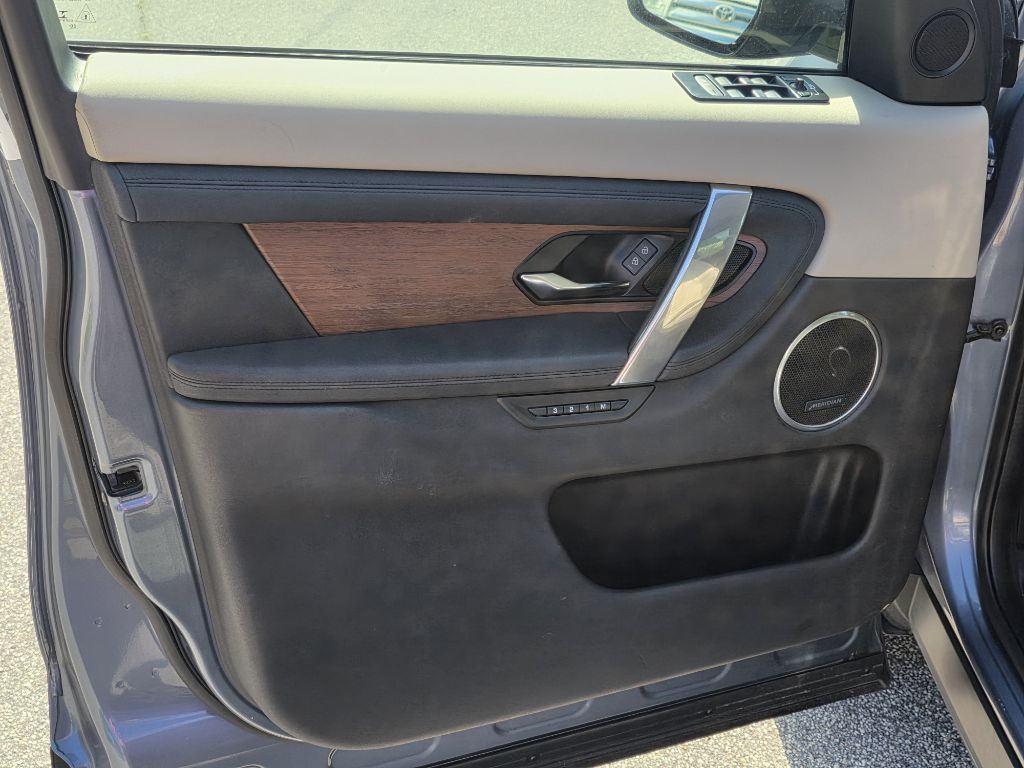 Photo 9 of this LAND ROVER DISCOVERY SPORT