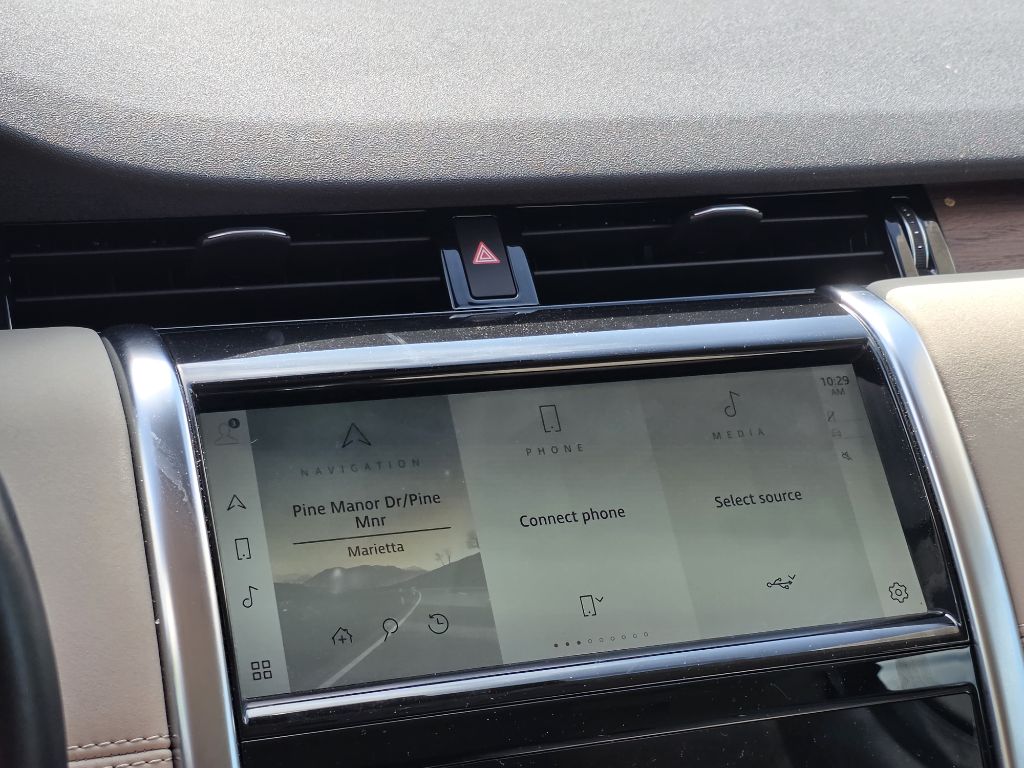 Photo 31 of this LAND ROVER DISCOVERY SPORT