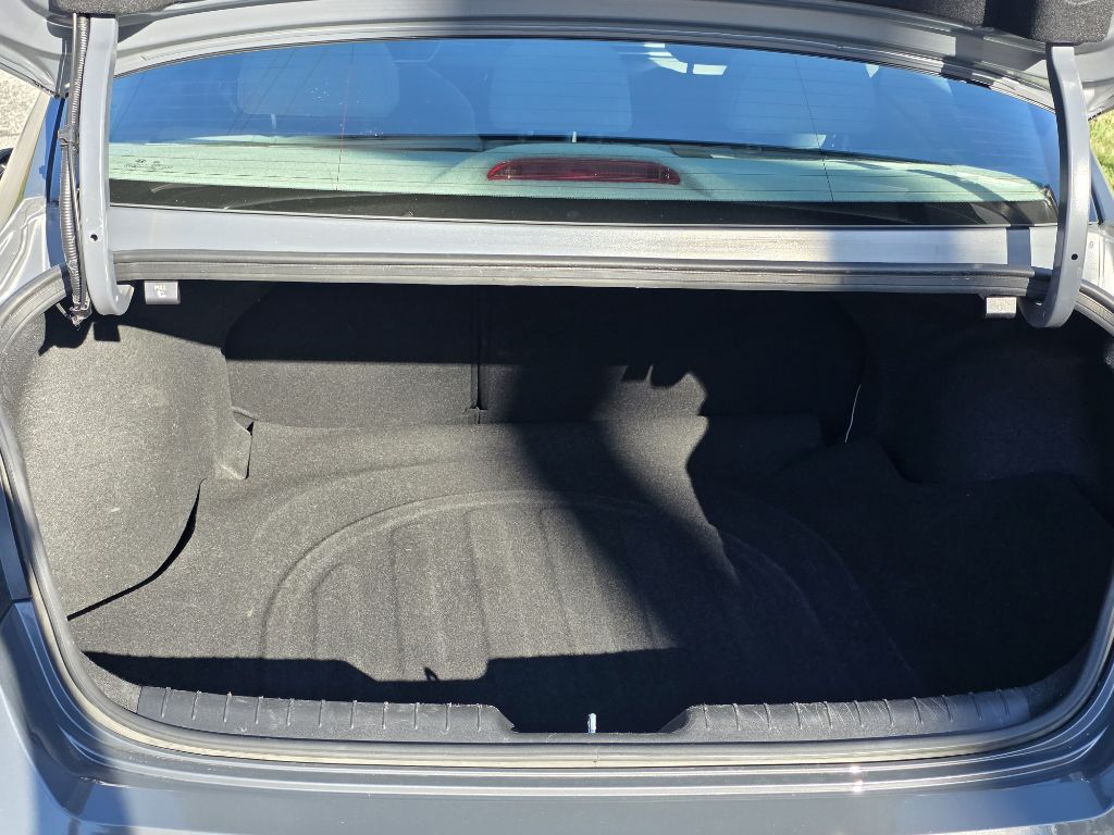 Photo 14 of this HYUNDAI ELANTRA