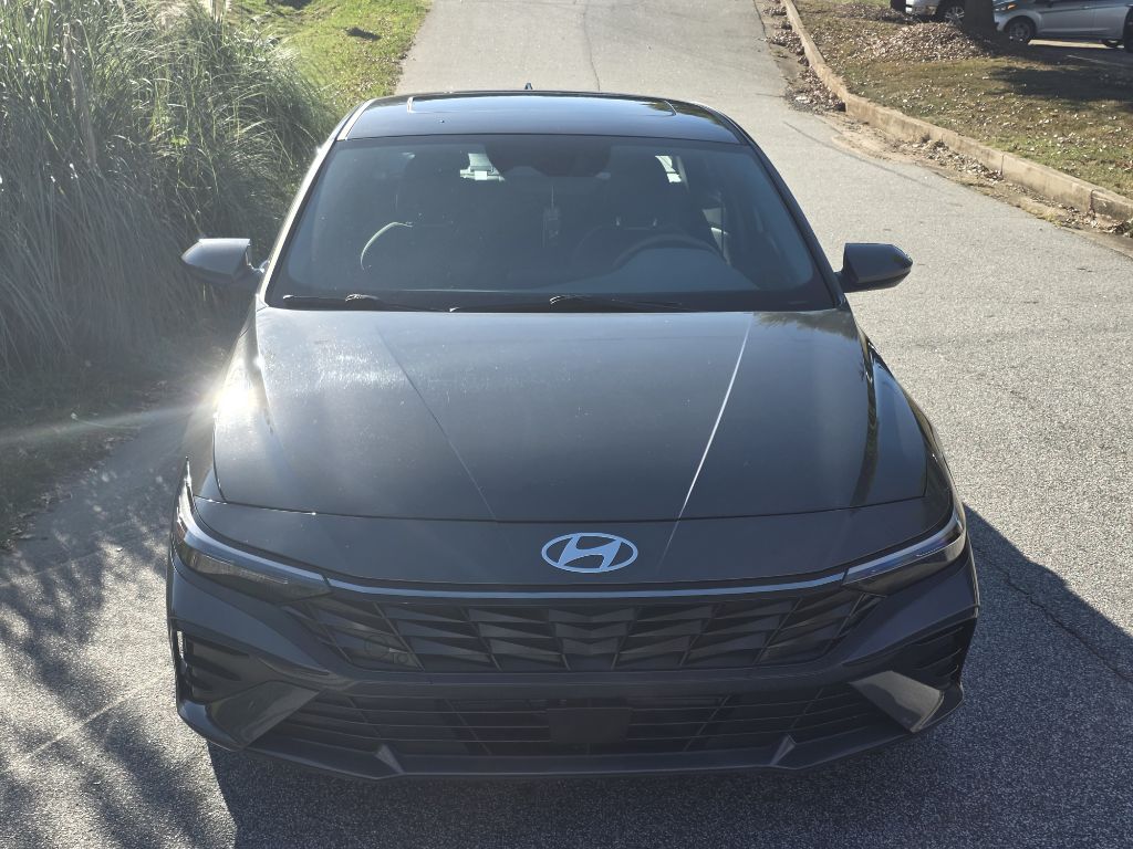 Photo 6 of this HYUNDAI ELANTRA