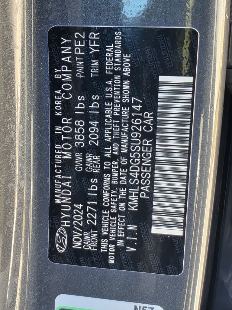 Photo 8 of this HYUNDAI ELANTRA