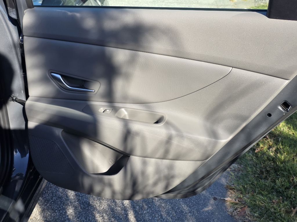 Photo 15 of this HYUNDAI ELANTRA