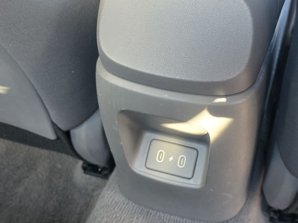 Photo 17 of this HYUNDAI ELANTRA
