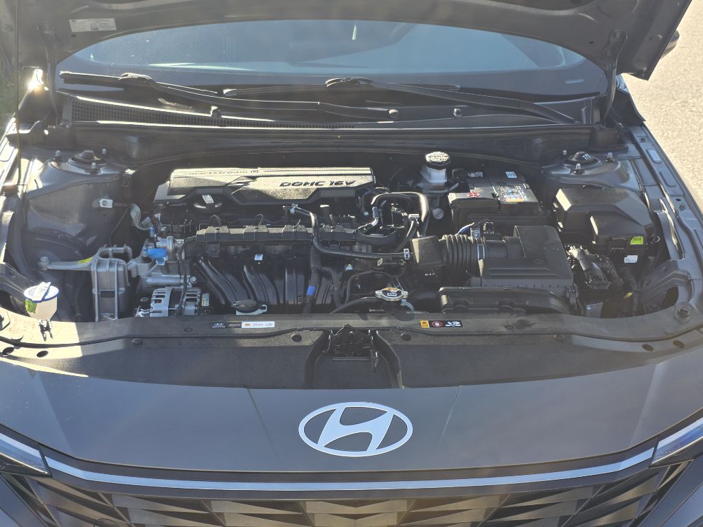 Photo 21 of this HYUNDAI ELANTRA