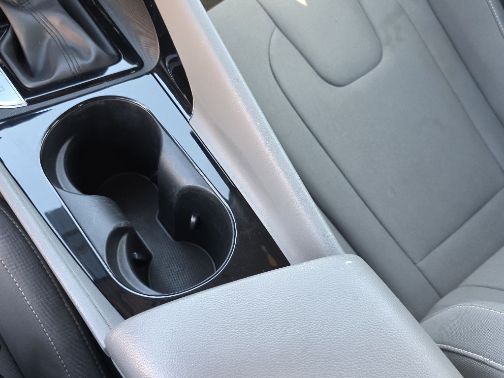 Photo 30 of this HYUNDAI ELANTRA