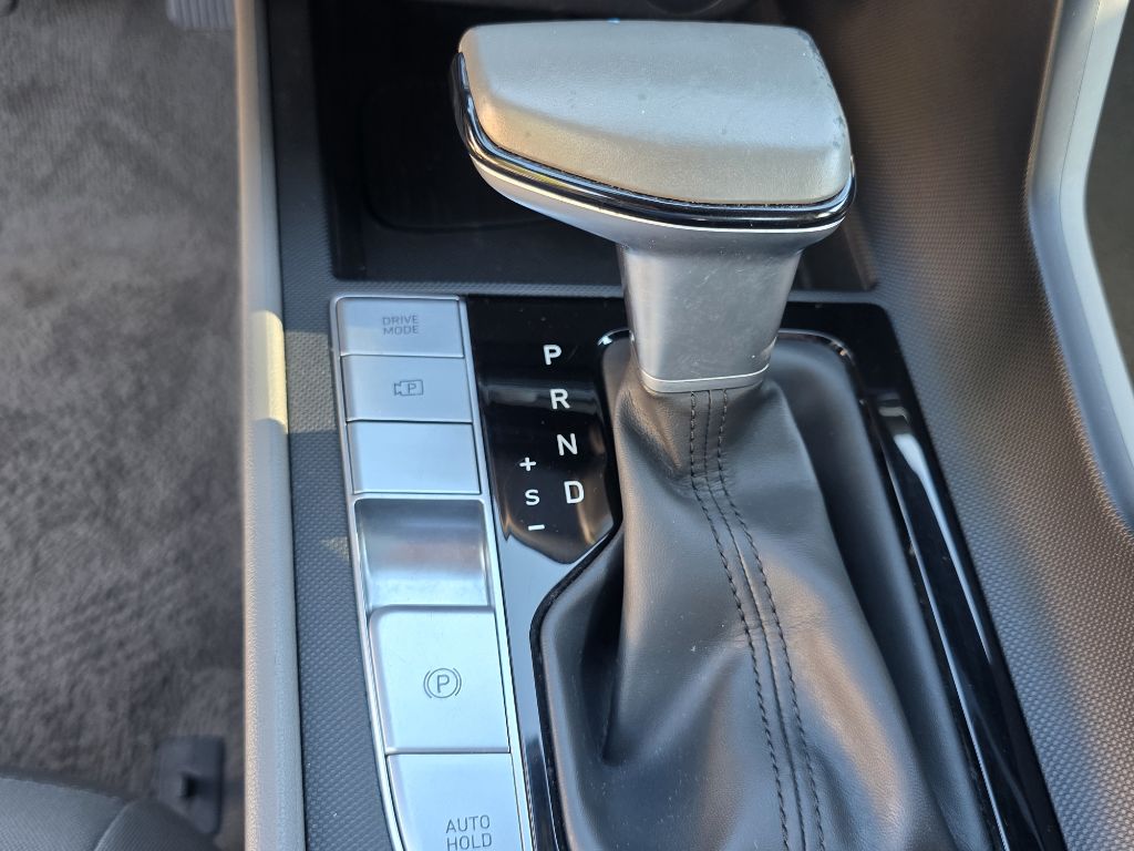 Photo 29 of this HYUNDAI ELANTRA